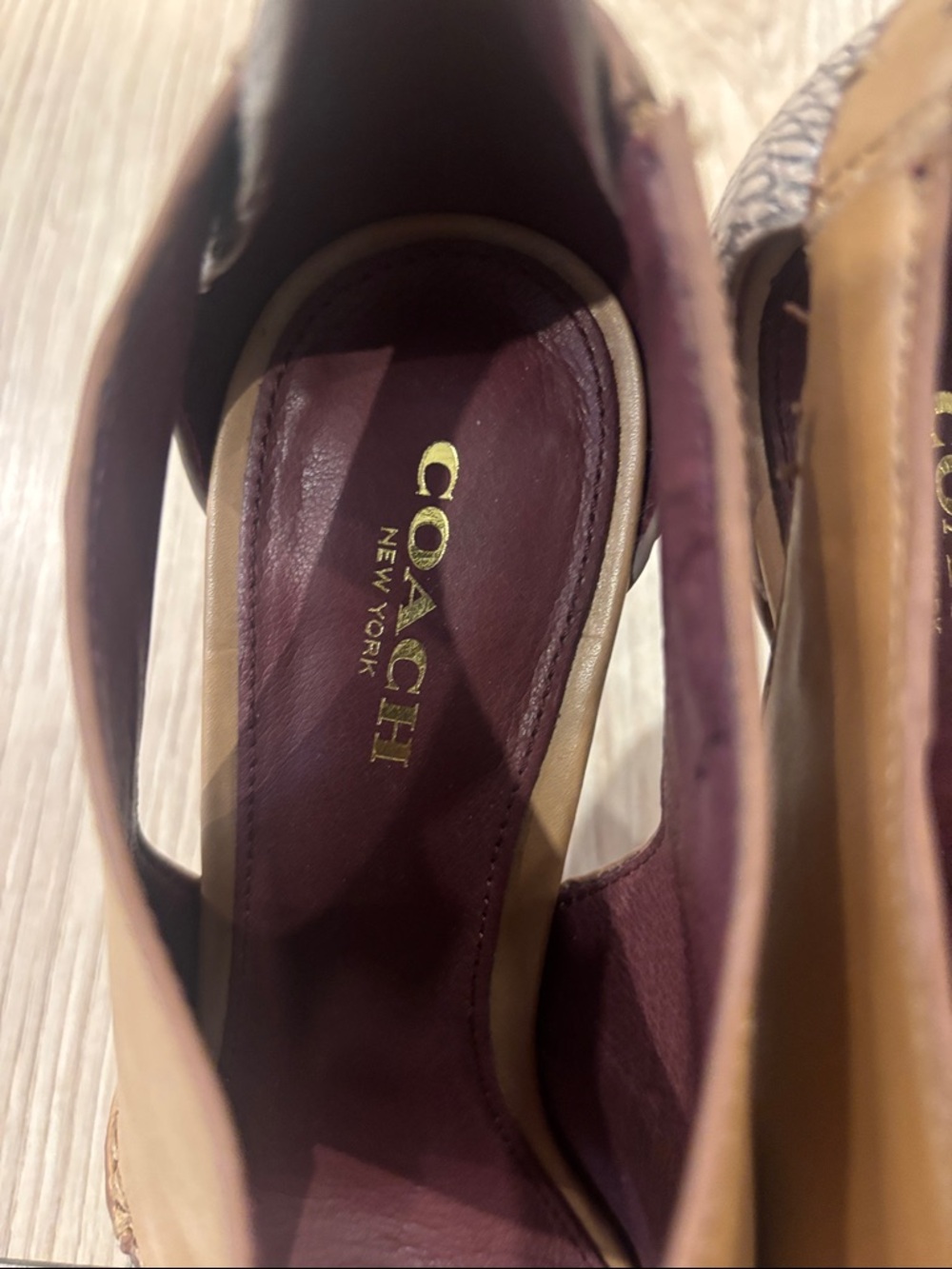 Coach Vanda Pump - Picture 2 of 7
